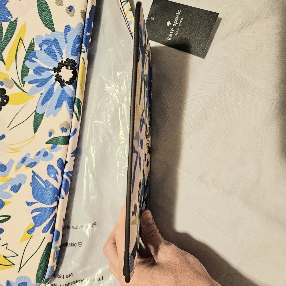 Kate Spade Wristlet OR Laptop/Tablet Sleeve, NWT - Picture 8 of 16